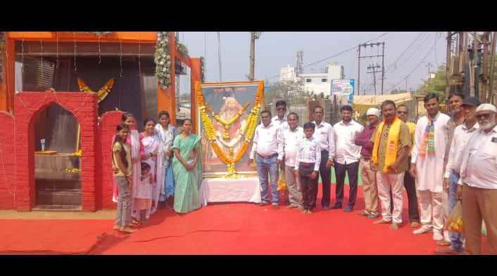 वंचित बहुजन आघाडीने छत्रपती शिवाजी महाराजांना मानवंदना दिली